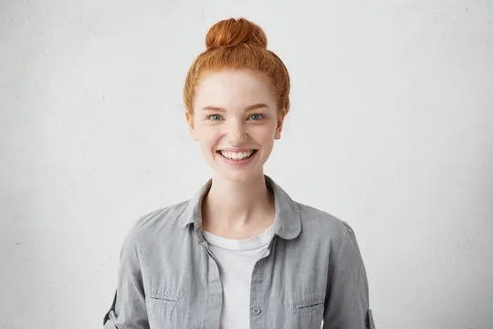 用户在手机上使用开云体育APP